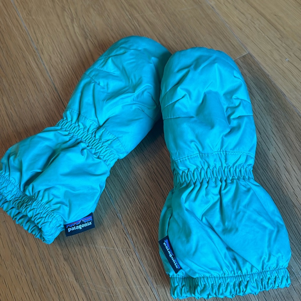 Patagonia Baby Puff Mittens, ages 3-5.